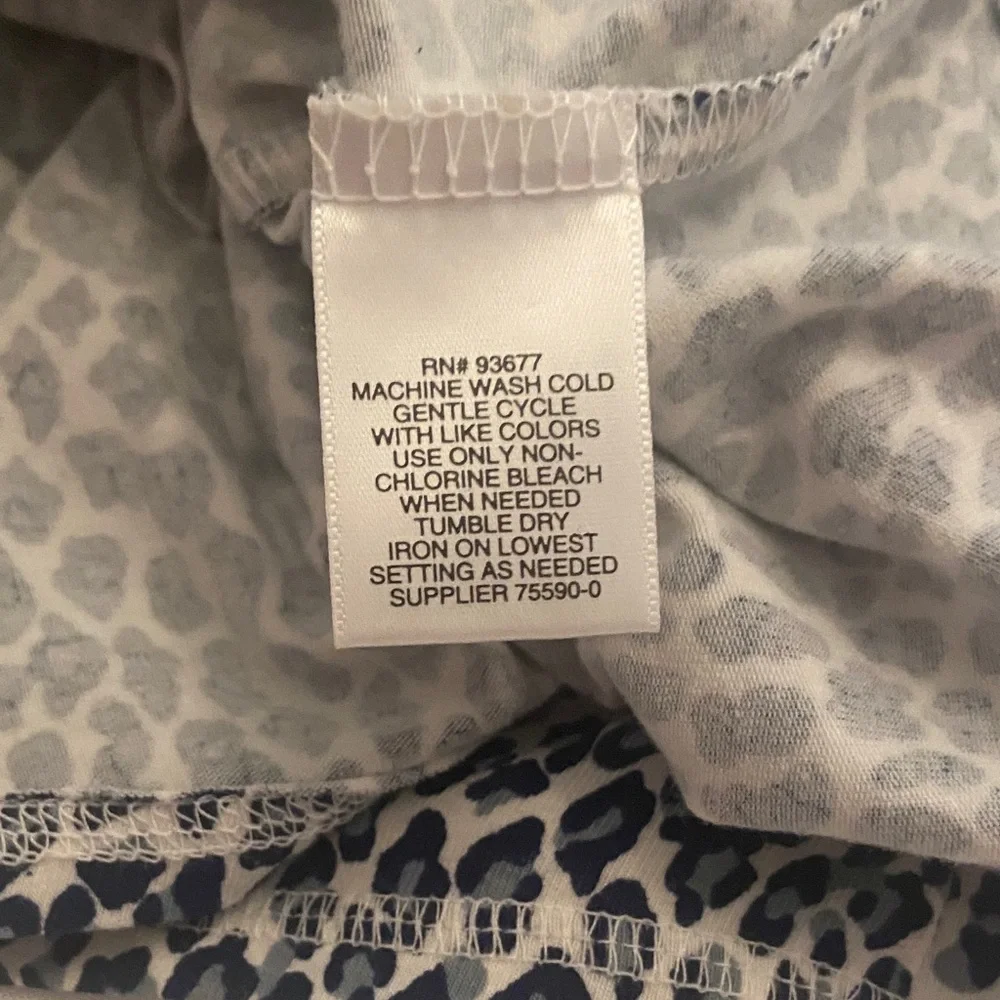 Liz Claiborne White and Blue Patterned Sleeveless Blouse